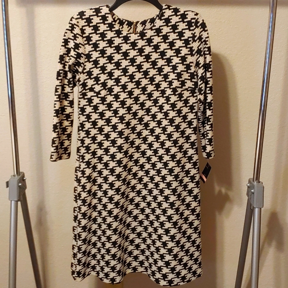Mod dress with 3/4 sleeves